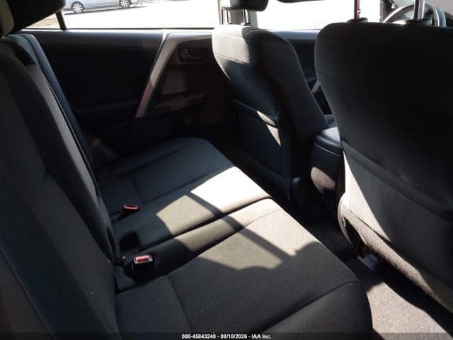 2018 TOYOTA RAV4 LE 8