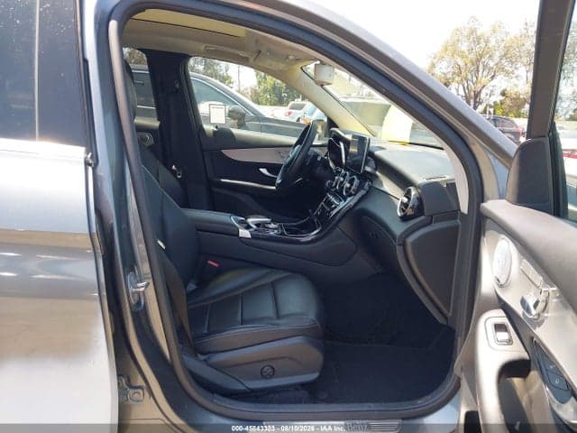 2017 MERCEDES-BENZ GLC 300 5