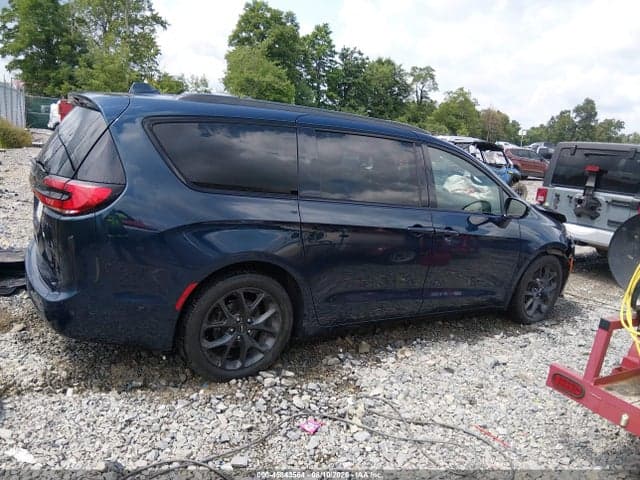 2022 CHRYSLER PACIFICA TOURING L 13