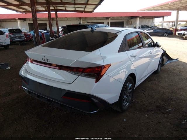 2024 HYUNDAI ELANTRA SEL 4