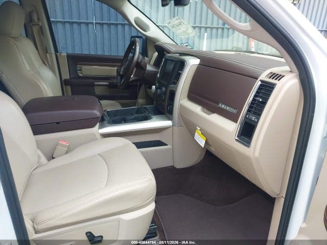 2017 RAM 1500 LARAMIE 4X4 6'4 BOX 5