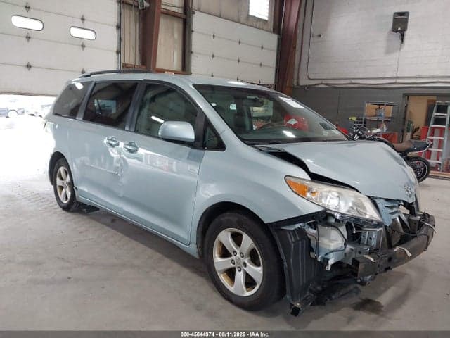 2017 TOYOTA SIENNA LE 8 PASSENGER 1