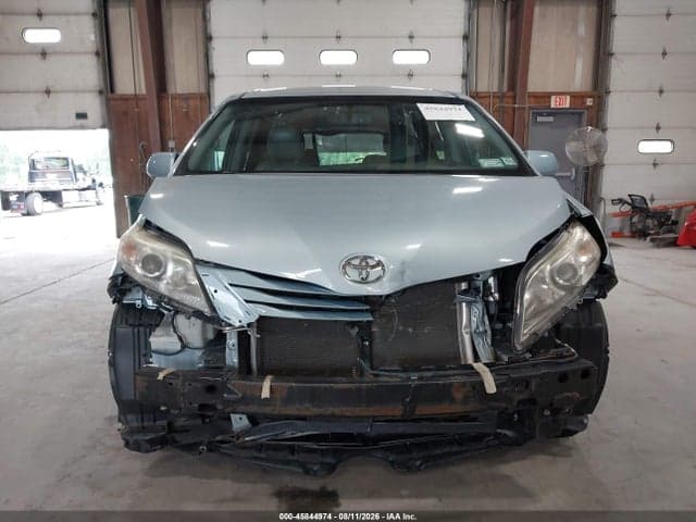 2017 TOYOTA SIENNA LE 8 PASSENGER 13