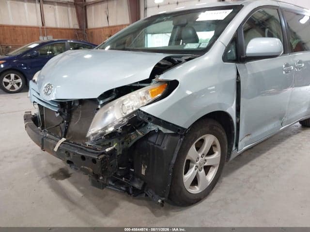 2017 TOYOTA SIENNA LE 8 PASSENGER 18
