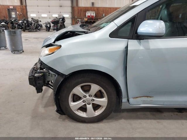 2017 TOYOTA SIENNA LE 8 PASSENGER 19