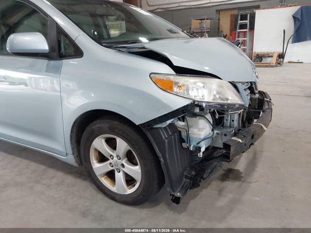 2017 TOYOTA SIENNA LE 8 PASSENGER 22