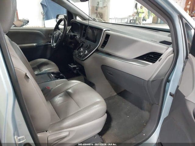 2017 TOYOTA SIENNA LE 8 PASSENGER 5