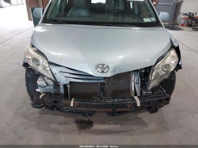 2017 TOYOTA SIENNA LE 8 PASSENGER 6