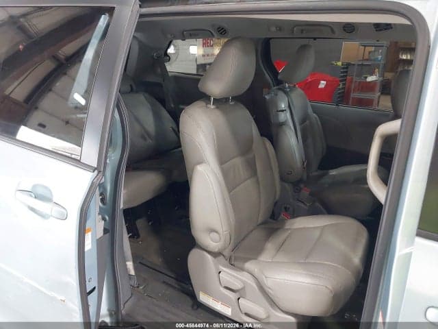 2017 TOYOTA SIENNA LE 8 PASSENGER 8