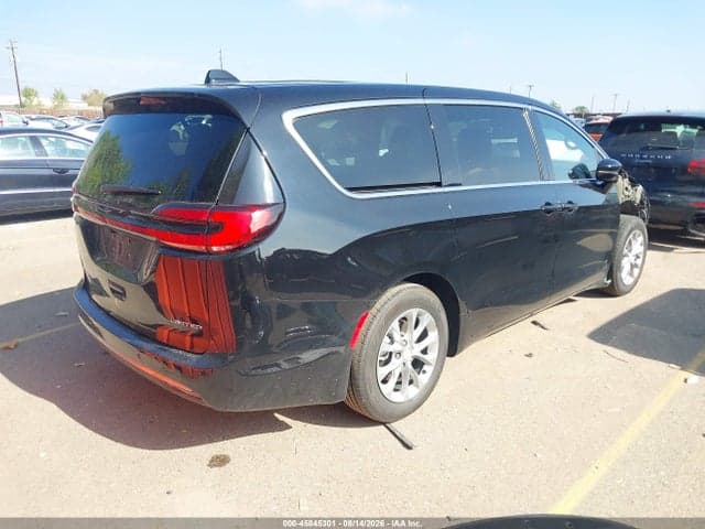 2027 CHRYSLER PACIFICA LIMITED 4