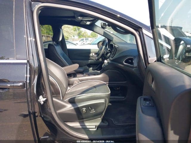 2027 CHRYSLER PACIFICA LIMITED 5