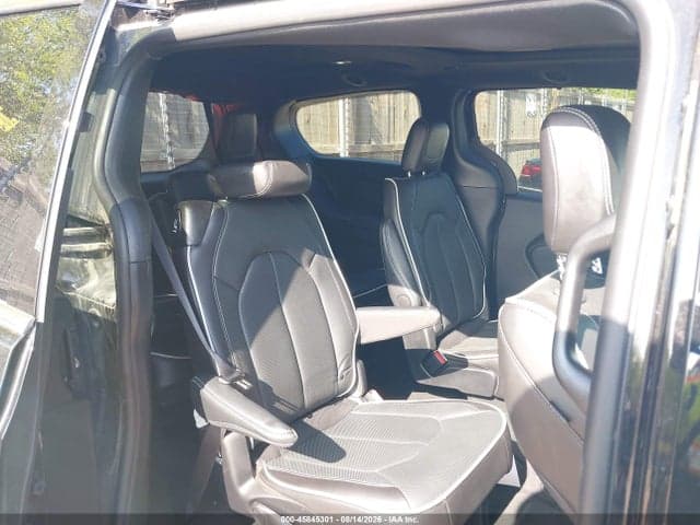 2027 CHRYSLER PACIFICA LIMITED 8