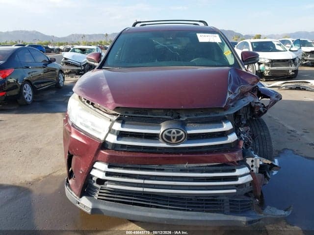 2019 TOYOTA HIGHLANDER LE 12