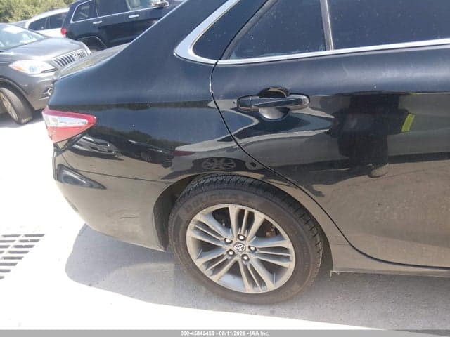 2017 TOYOTA CAMRY SE 6