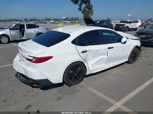 2025 TOYOTA CAMRY SE 4