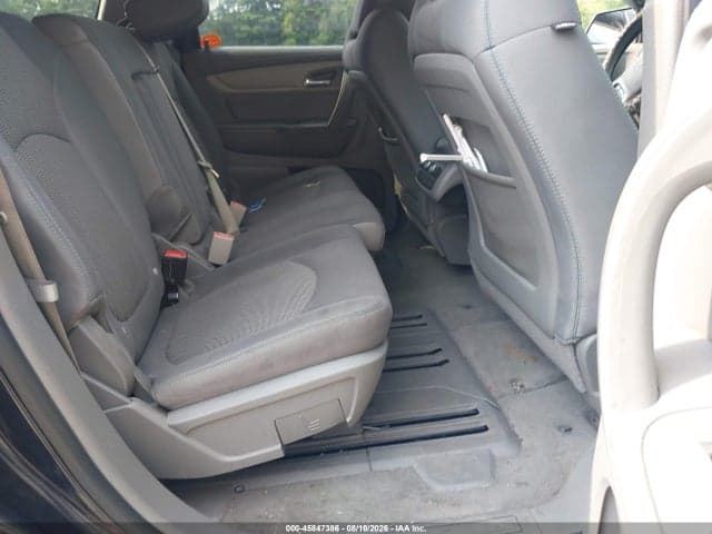 2017 CHEVROLET TRAVERSE LS 8