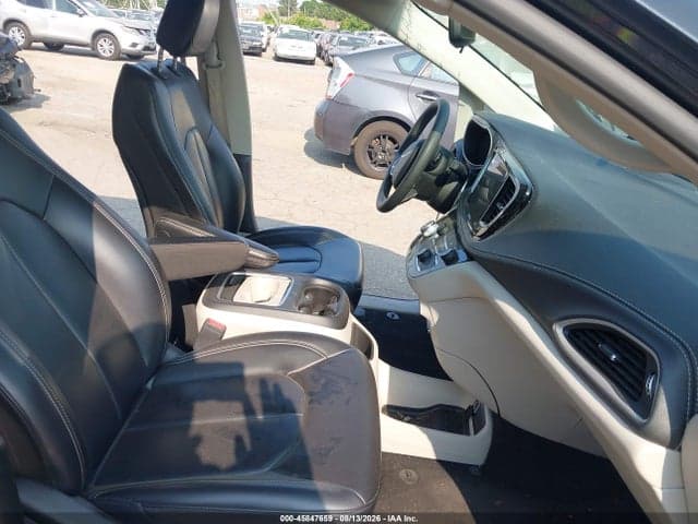 2023 CHRYSLER PACIFICA TOURING L 5