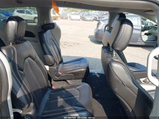 2023 CHRYSLER PACIFICA TOURING L 8