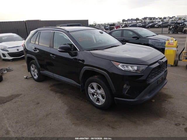 2021 TOYOTA RAV4 XLE 1