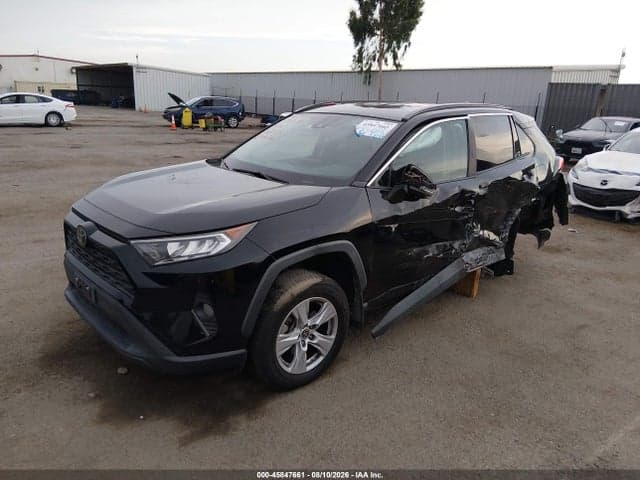 2021 TOYOTA RAV4 XLE 2