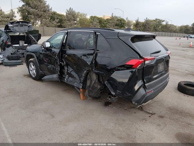 2021 TOYOTA RAV4 XLE 3