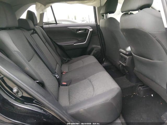 2021 TOYOTA RAV4 XLE 8