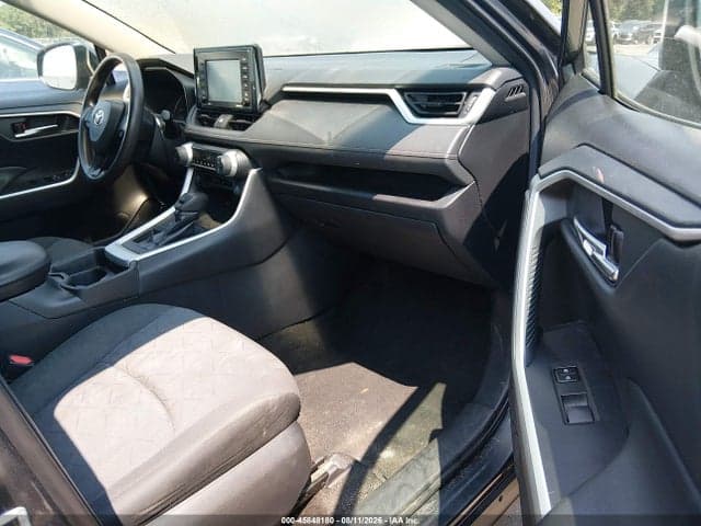 2020 TOYOTA RAV4 XLE 5