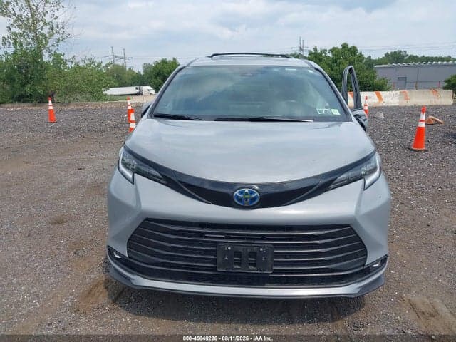 2025 TOYOTA SIENNA WOODLAND EDITION 12