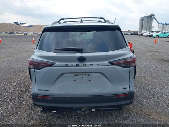 2025 TOYOTA SIENNA WOODLAND EDITION 16