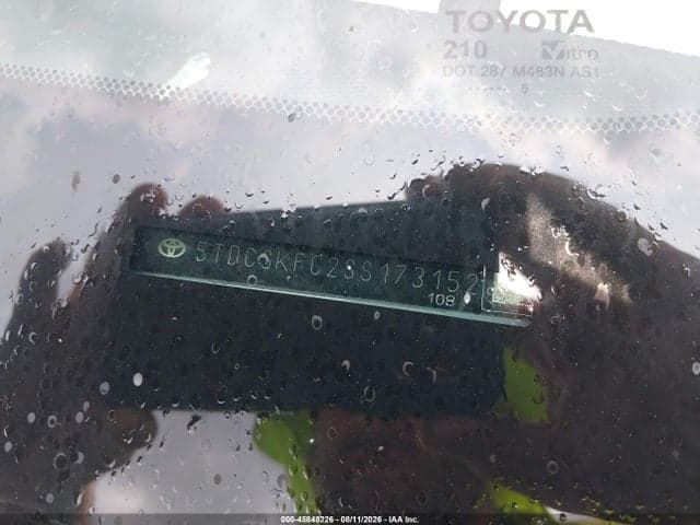 2025 TOYOTA SIENNA WOODLAND EDITION 17