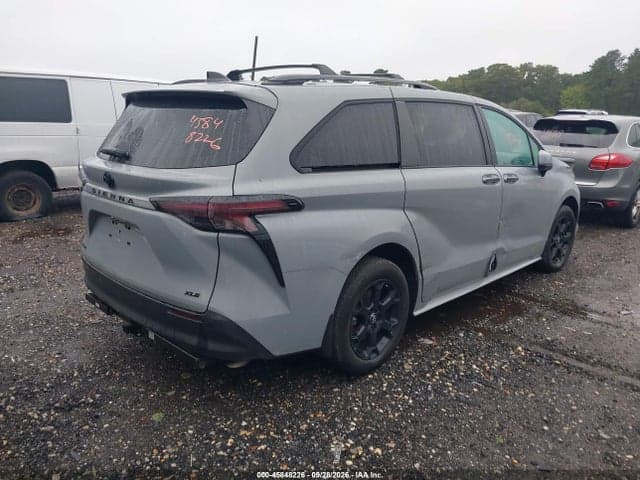 2025 TOYOTA SIENNA WOODLAND EDITION 4