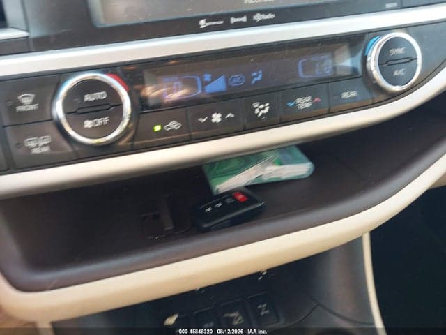 2017 TOYOTA HIGHLANDER XLE 11