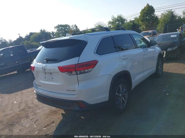 2017 TOYOTA HIGHLANDER XLE 4