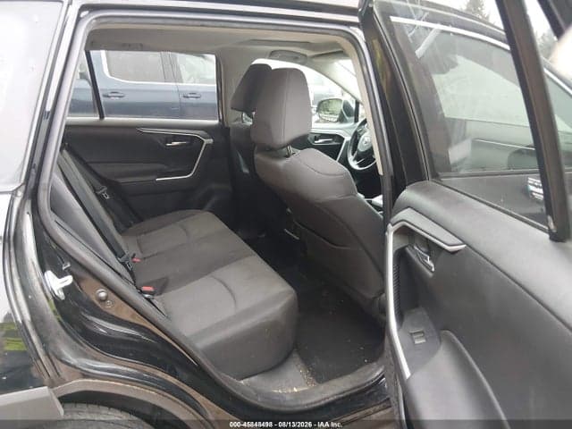 2021 TOYOTA RAV4 XLE 8