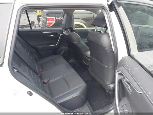 2019 TOYOTA RAV4 LIMITED 8