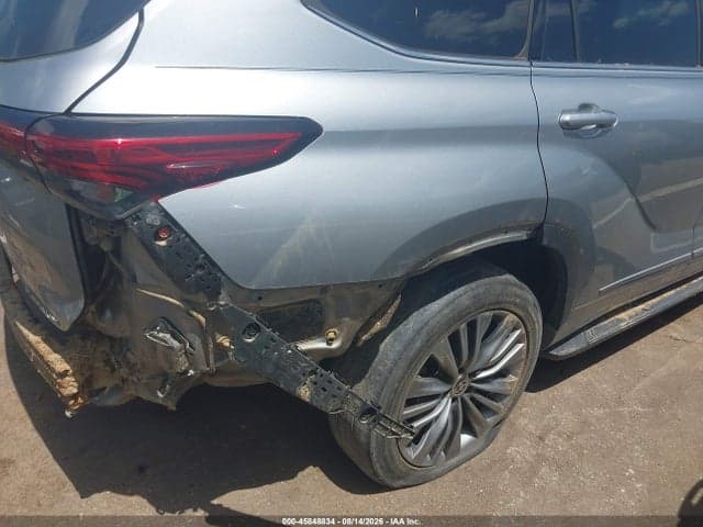 2021 TOYOTA HIGHLANDER PLATINUM 19