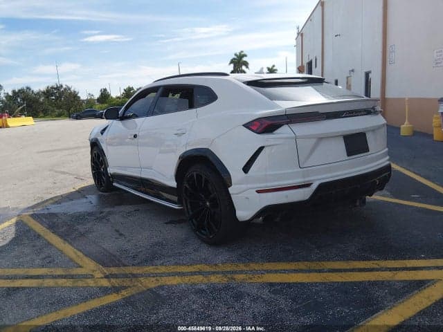 2019 LAMBORGHINI URUS 3