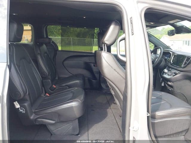 2025 CHRYSLER PACIFICA SELECT 8