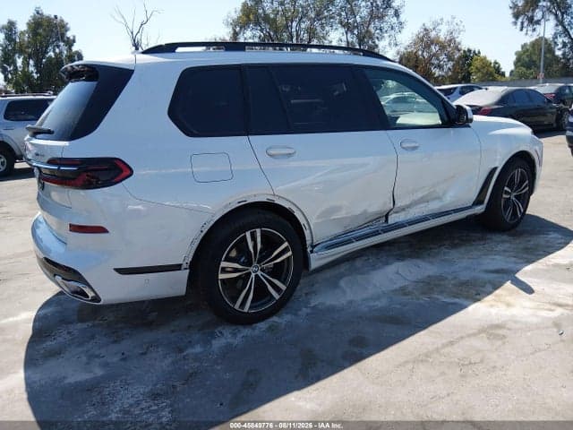 2027 BMW X7 4