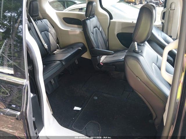 2024 CHRYSLER PACIFICA TOURING L 8