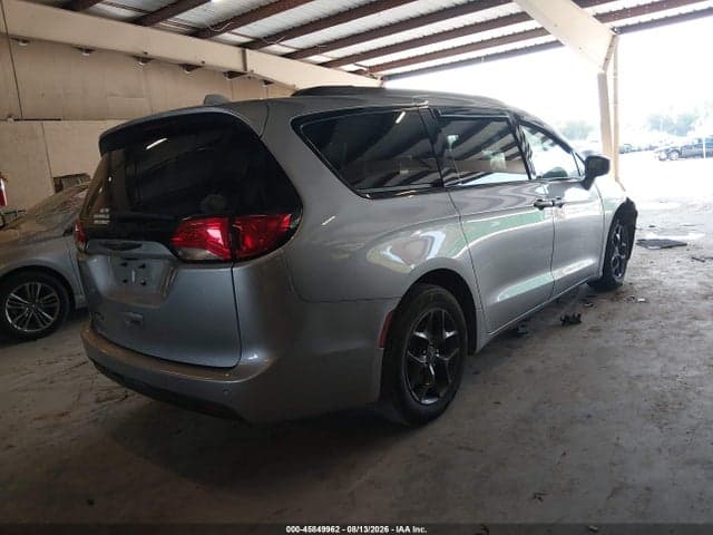 2020 CHRYSLER PACIFICA TOURING L 4