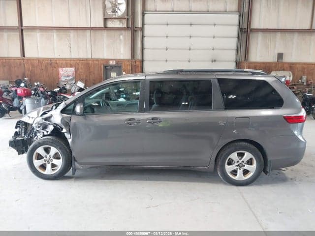 2017 TOYOTA SIENNA LE 8 PASSENGER 14
