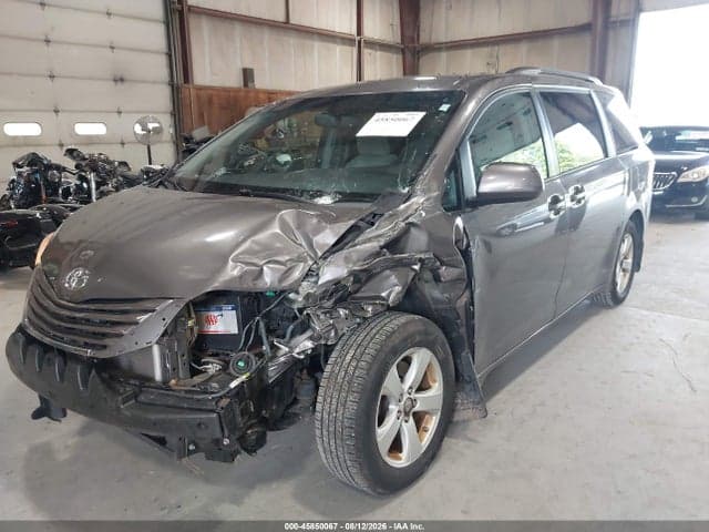 2017 TOYOTA SIENNA LE 8 PASSENGER 6