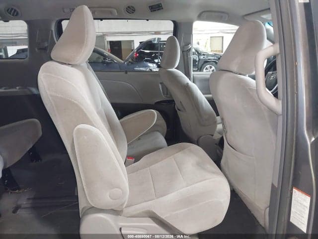 2017 TOYOTA SIENNA LE 8 PASSENGER 8