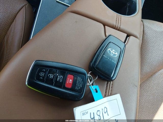2019 TOYOTA AVALON HYBRID LIMITED 11