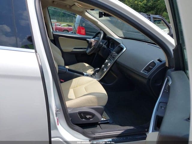 2017 VOLVO XC60 T6 DYNAMIC 5