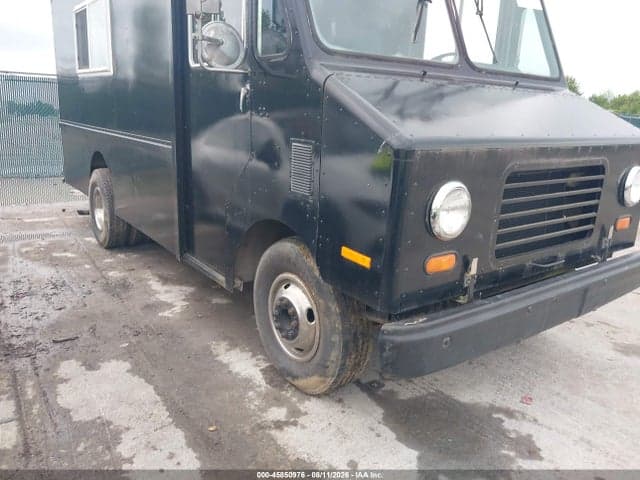1985 CHEVROLET P30 6