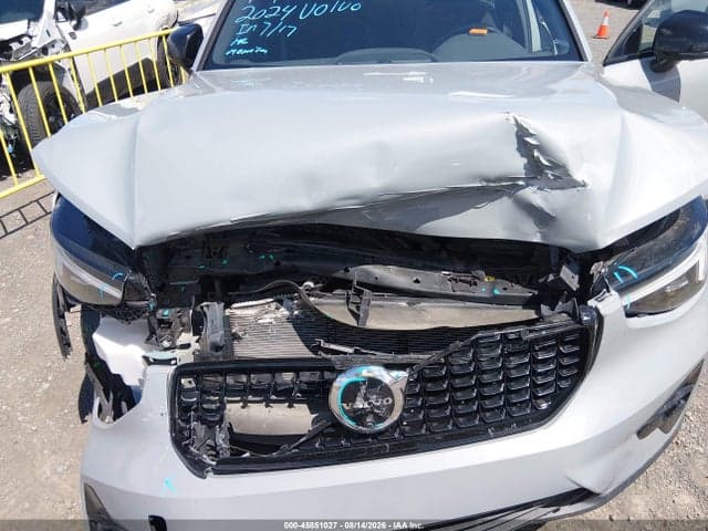 2024 VOLVO XC40 B5 PLUS DARK THEME 14