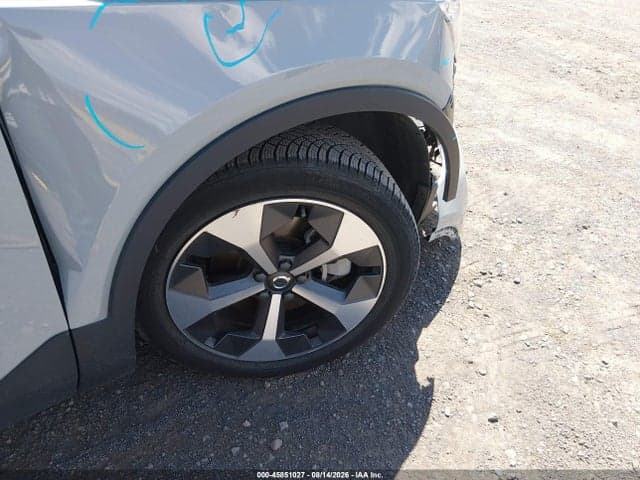 2024 VOLVO XC40 B5 PLUS DARK THEME 6