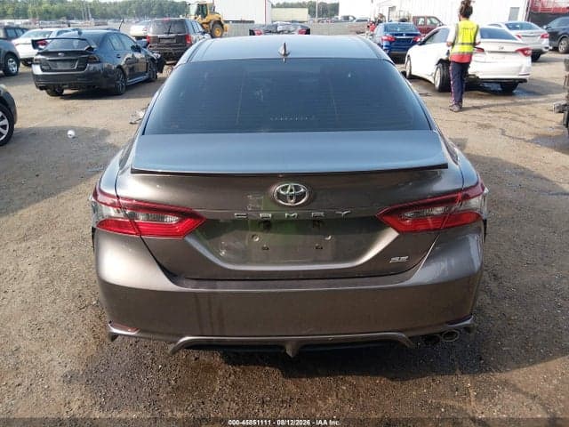 2021 TOYOTA CAMRY SE 16